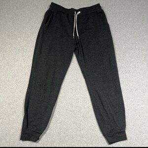 Vuori woman’s performance joggers small grey